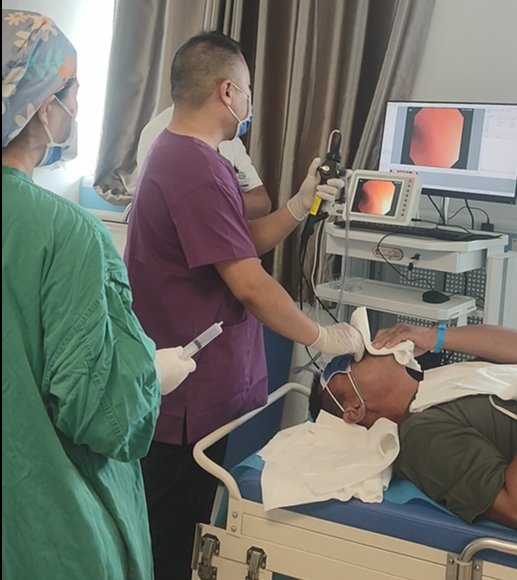 喉镜厂家给您介绍：可视软性喉镜的操作技巧